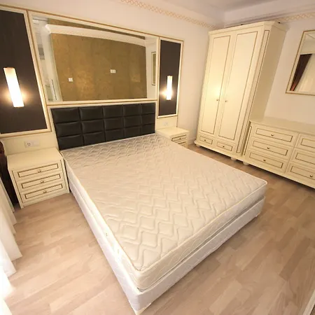 Menada Golden Rainbow Apartman *